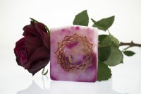 Handgefertigte Seifen "Rose mit Naturbändel...